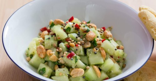 Geniales Rezept für Gurkensalat mit Crunch: So lecker haben Sie den Sommer-Salat noch nie gegessen
