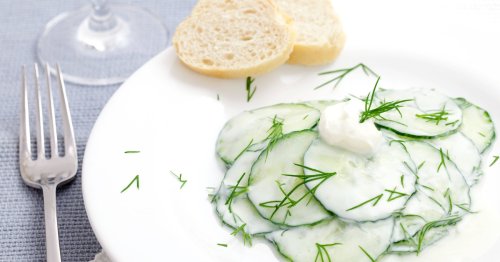 Omas traditioneller Gurkensalat – der Salz-Trick macht dieses Rezept so besonders lecker!