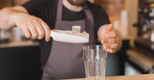 Zustände wie auf Malle: Eiswürfel-Lieferanten in Berlin produzieren „ohne Pause“