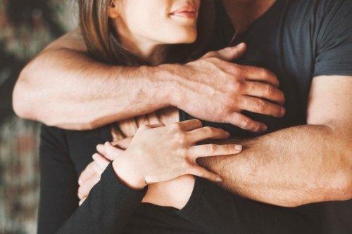 Как вести себя с мужчиной чтобы он сам тянулся к женщине?