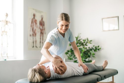 I Tried Fascial Stretch Therapy for My Clicky Shoulder—Here’s What Happened