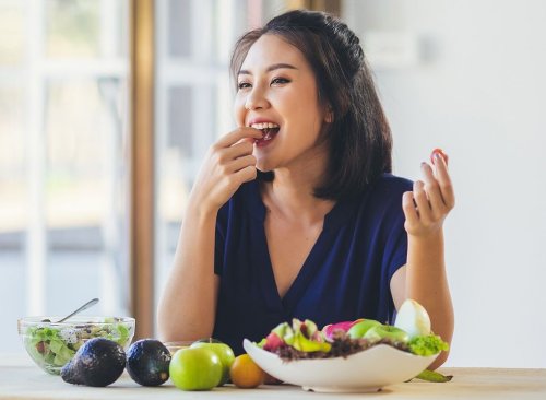 Nutritionists Reveal the No. 1 Snack to Keep Your Blood Sugar Stable