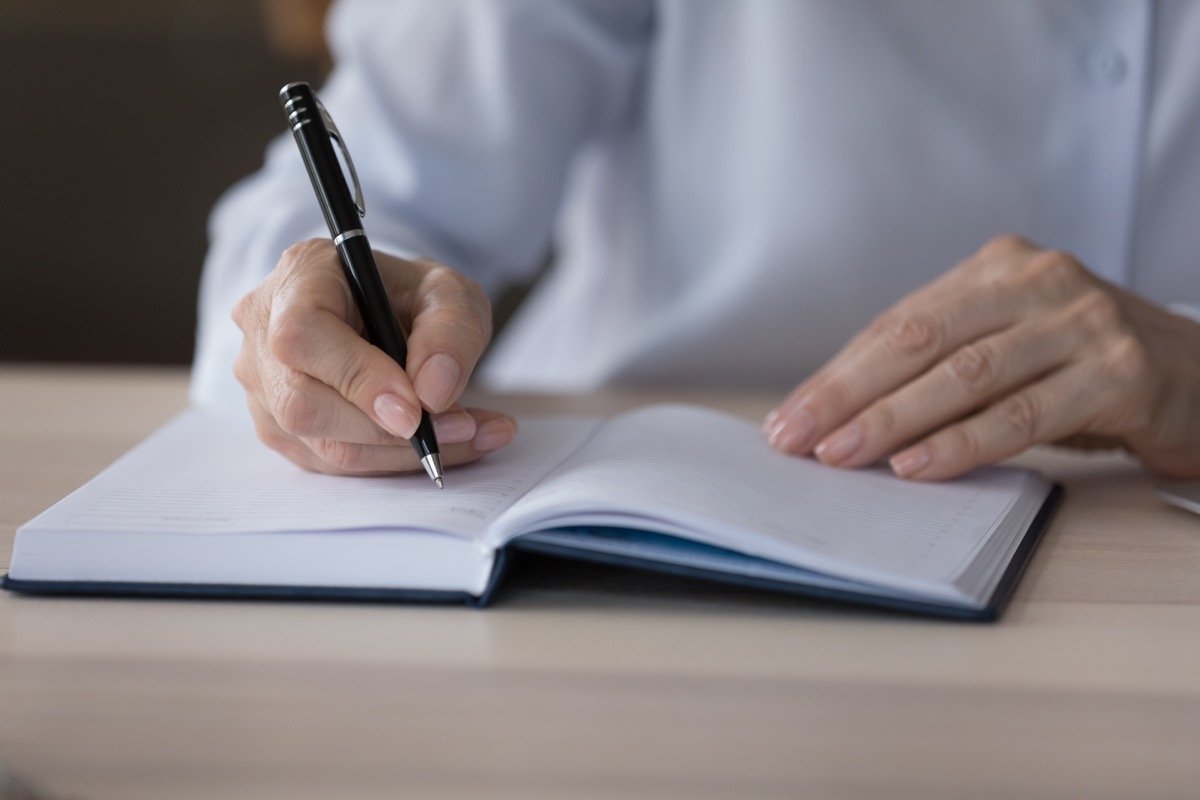 7 Journaling Tips to Feel Happy Every Day in Retirement