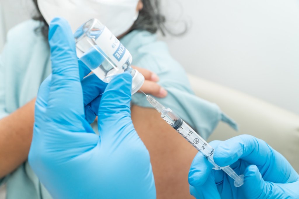 Covid vaccine 2021 - cover