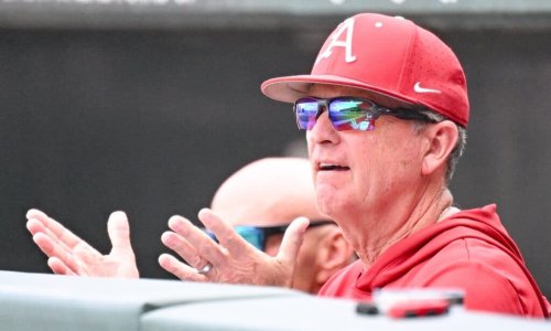 DVH’s Head-Scratching Decision Wipes Out Hogs’ Game 1 Comeback Bid vs Tennessee
