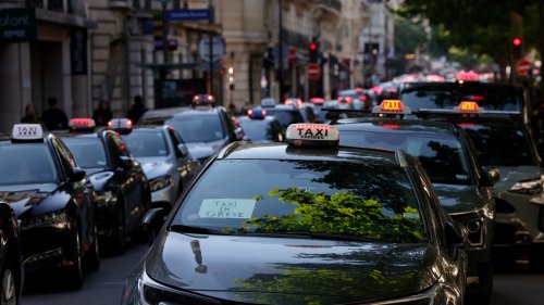 "Le transport sanitaire est passé en 5 ans de 40 à 85% de mon chiffre d'affaires": pourquoi la mobilisation des taxis se durcit