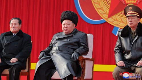"C'est l'effondrement de notre dignité": un navire de guerre de 5.000 tonnes s'est effondré en Corée du Nord sous les yeux de Kim-Jong Un et de sa fille