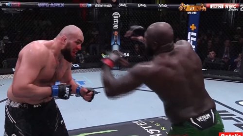 UFC: l'arbitre évite un massacre à Gaziev, poussé au combat par ses coachs contre Rozenstruik