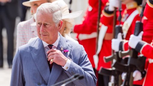 Au Canada, le prince Charles reconnaît la souffrance des autochtones qui évoquent une "étape importante"