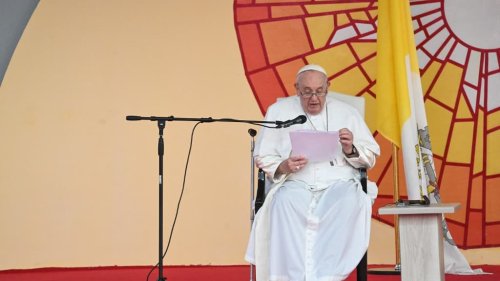 Accueilli avec ferveur à Kinshasa, le pape dénonce le "colonialisme économique"