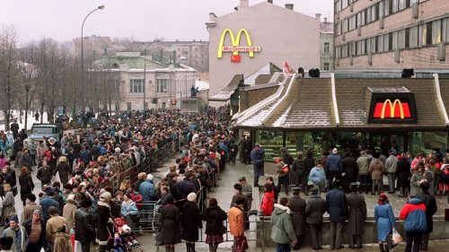 Populaire, hors de prix et révolutionnaire: quand McDonald's a débarqué pour la première fois en Russie