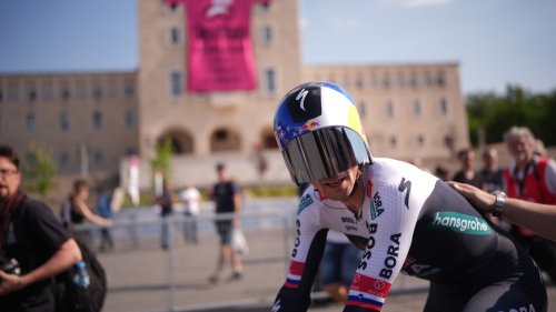 Giro 2025: quand Primoz Roglic tombe...avant même le départ de la 10e étape