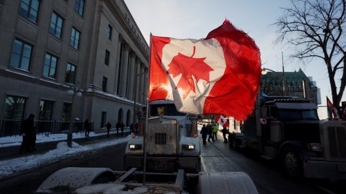 Canada: des centaines de camionneurs en route vers Ottawa pour manifester contre l'obligation vaccinale