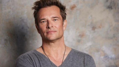 "Le plus heureux des hommes": David Hallyday rend hommage à son père dans son nouveau single