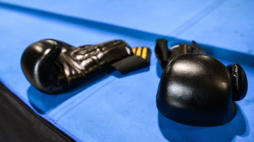 Boxe: un Colombien de 25 ans entre la vie et la mort après un combat pour le titre national