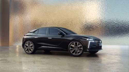 DS dévoile sa nouvelle "N°4" avec une version électrique