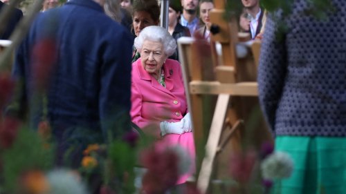 La reine Elizabeth II a visité le Chelsea Flower show en voiturette de golf