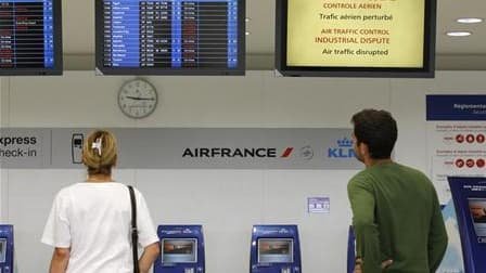 Retraites: 1/3 des vols annulés mardi à Paris-Orly, d'autres aéroports touchés