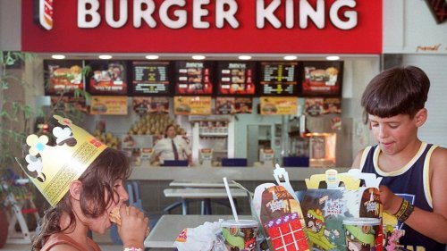 27 ans d’ancienneté, Burger King lui offre un ticket de ciné, les internautes collectent 237.000 dollars