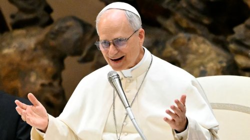"La guerre n'est jamais inévitable": le pape Léon XIV se dit prêt à "aider les ennemis à se rencontrer"
