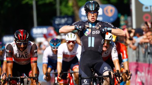 Giro (11e étape): la sensation Dainese s'impose au sprint, Bardet perd une place au général