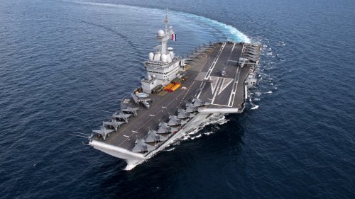 Un deuxième porte-avions soulèverait un important problème de recrutement, prévient l'Amiral Vaujour