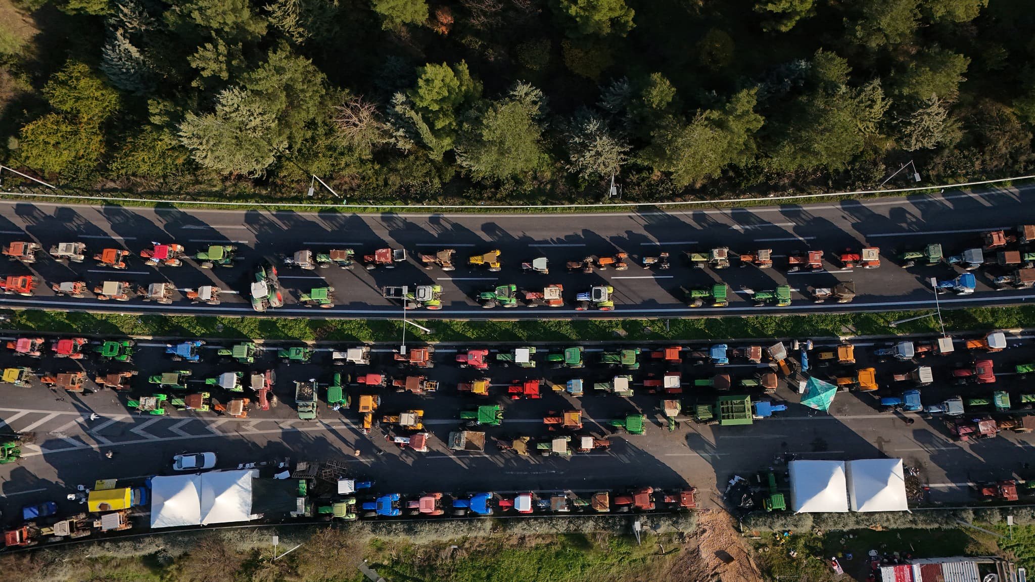 En Grèce aussi, les agriculteurs protestent: ils entament leur 6ème semaine de blocage pour réclamer le versement des aides européennes