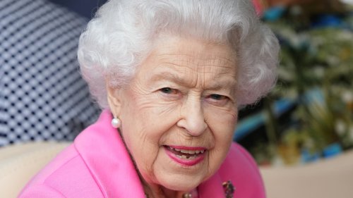 Elizabeth II transfère officiellement une partie de ses fonctions au prince Charles