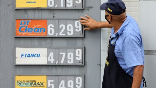 Face à la flambée des prix, le retour du chèque carburant?