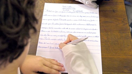 Auriez-vous réussi la dictée géante des Champs-Élysées?