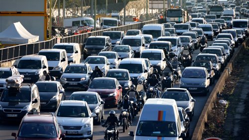 Assurances auto et moto: un achat groupé lancé en France pour faire baisser son coût