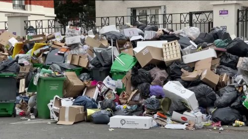 Grève des éboueurs: malgré les réquisitions, les tas d'ordures toujours très présents dans Paris