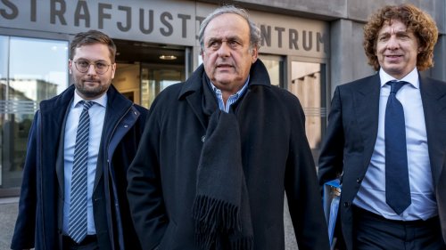 Affaire Platini-Blatter: le triple Ballon d'or et l'ex-président de la Fifa de nouveau acquittés