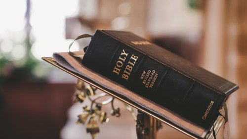Un récit "pornographique": pour dénoncer une loi conservatrice, un parent fait interdire la Bible d'écoles de l'Utah