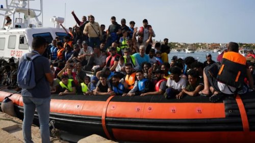 Migrants à Lampedusa: l'Italie salue la "solidarité" de la France et critique l'Allemagne