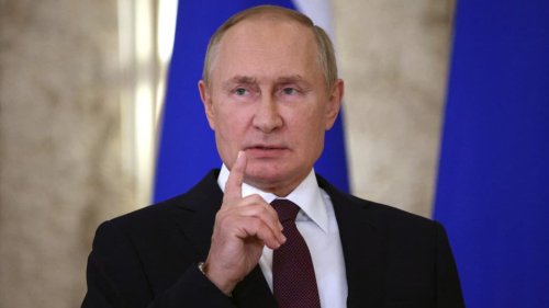 Pour un ancien diplomate, "Poutine essaie de sauver sa peau, mais le sol se dérobe sous ses pieds"