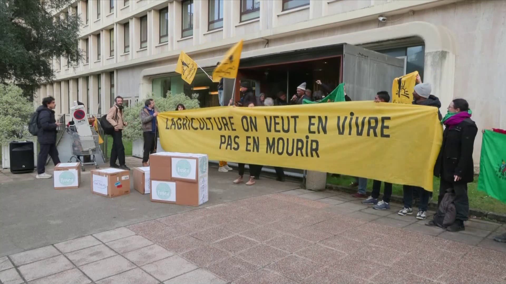 « L&rsquo;agriculture on veut en vivre, pas en mourir »: 50 personnes en garde à vue après avoir pénétré une annexe du ministère de l&rsquo;Agriculture