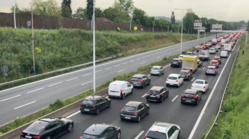 Baisse du bonus pour les voitures électriques: un danger pour la transition écologique