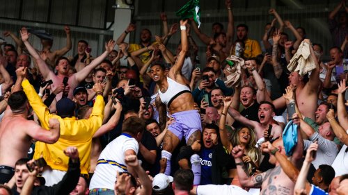Leeds: la photo dingue de Raphinha avec les fans pour fêter le maintien