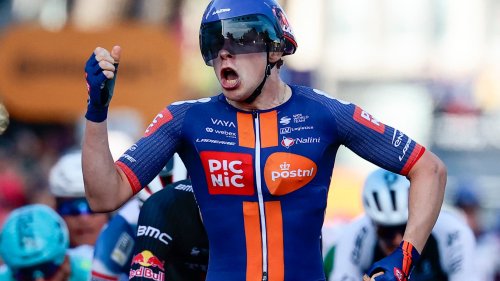 Giro 2025: la grosse perf de Van Uden qui mate tous les purs sprinteurs et empoche la 4e étape