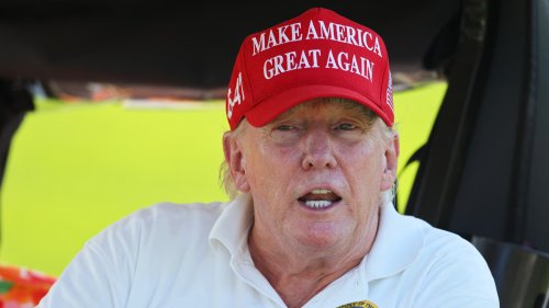 "Dans deux ans, vous serez tous au chômage": Donald Trump refroidit les grévistes de l'automobile