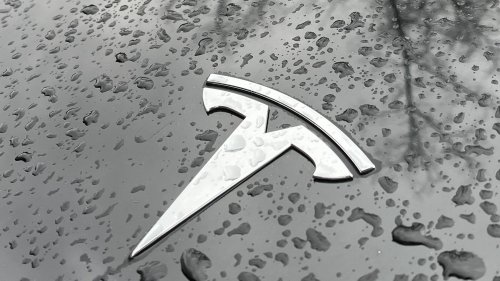 En pleine tourmente boursière, la présidente de Tesla empoche 200 millions de dollars en vendant des actions