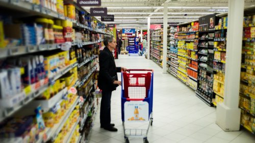 "Même si Lidl est moins cher, c'est moins bon"... Les clients du plus ancien hypermarché de France restent attaché à leur magasin