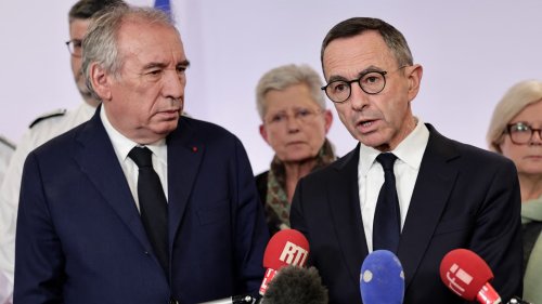 "Du sang a coulé": la réunion "houleuse" entre Bayrou et ses ministres sur le port du voile dans le sport