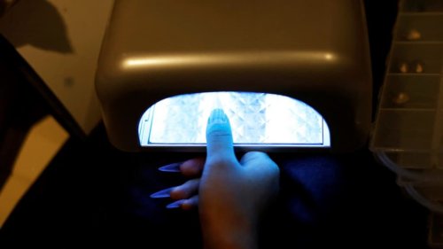 Une étude indique que les sèche-ongles à UV peuvent endommager l'ADN et les cellules humaines