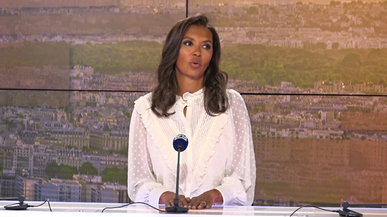 « Il a dit oui puis n’a plus jamais rappelé »: Karine Le Marchand réagit à l’absence de Leclerc