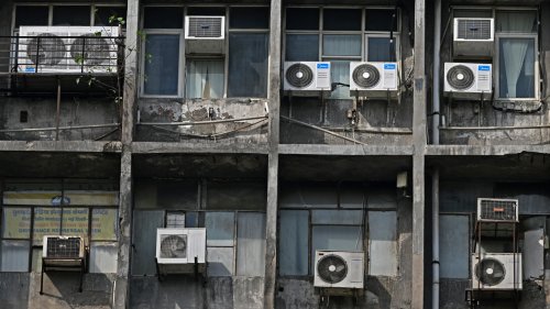 "Avant, je dormais sur la terrasse": les Indiens se précipitent sur les climatiseurs, ils en achètent déjà trois fois plus que les Américains