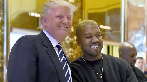 Trump provoque un tollé aux États-Unis après avoir dîné avec Kanye West et un suprémaciste blanc