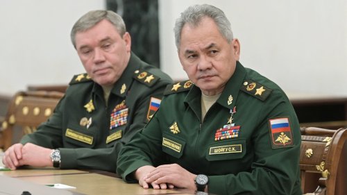 Russie: interrogations autour du sort du ministre de la Défense et du chef d'état-major, invisibles depuis 15 jours