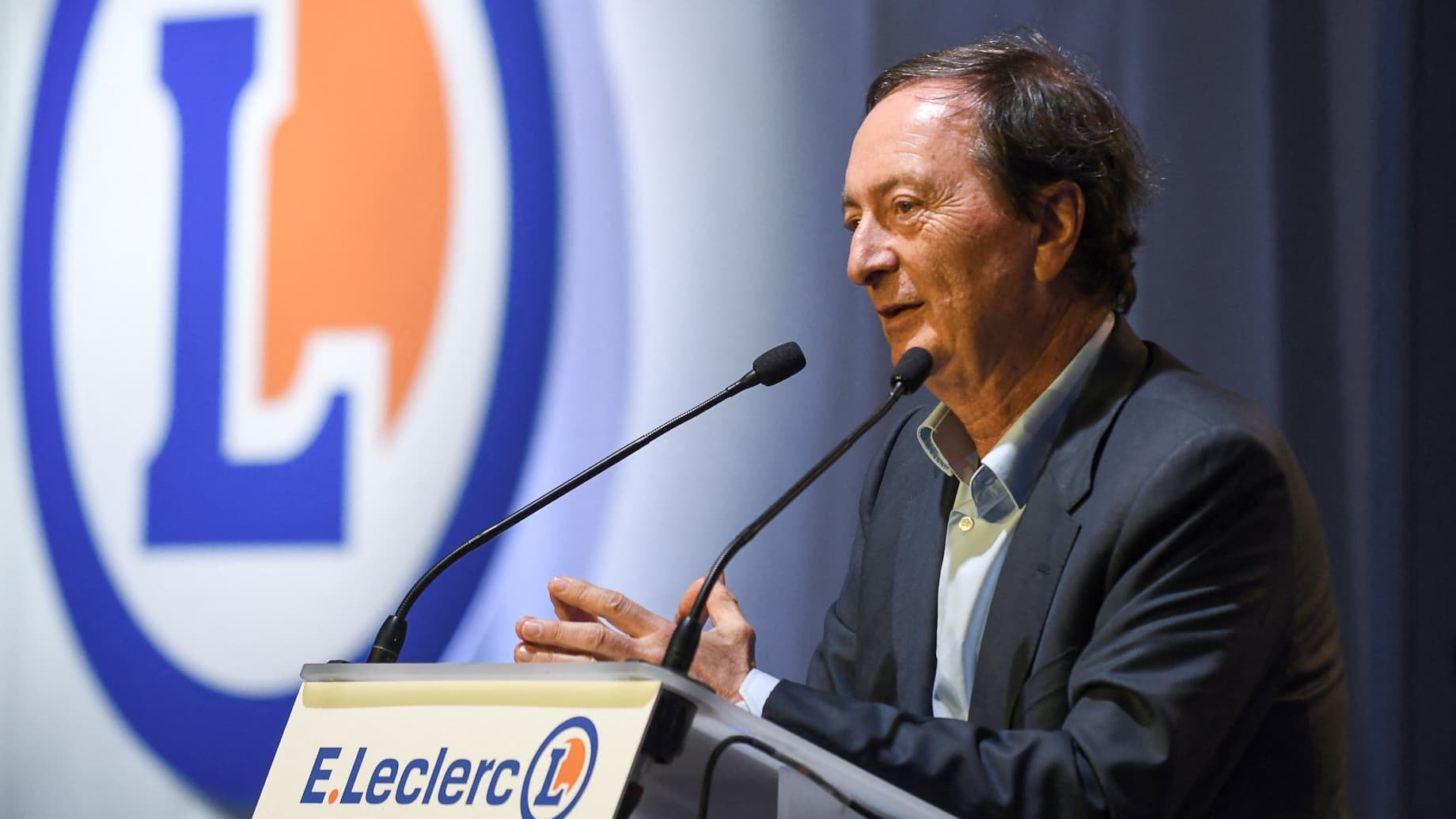 Pourquoi Leclerc sera le seul distributeur absent autour de Karine Le Marchand au Salon de l’agriculture
